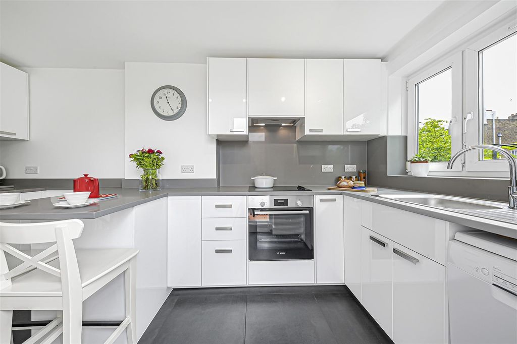 Property photo 2 of 10 Kitchen