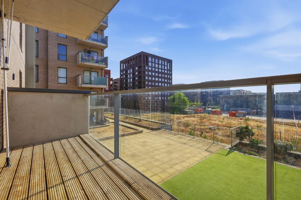 Property photo 1 of 17 Terrace / Patio