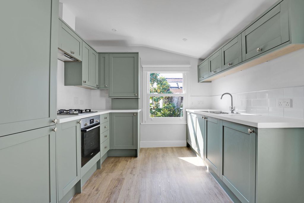 Property photo 3 of 8 2.Kitchen.Jpg