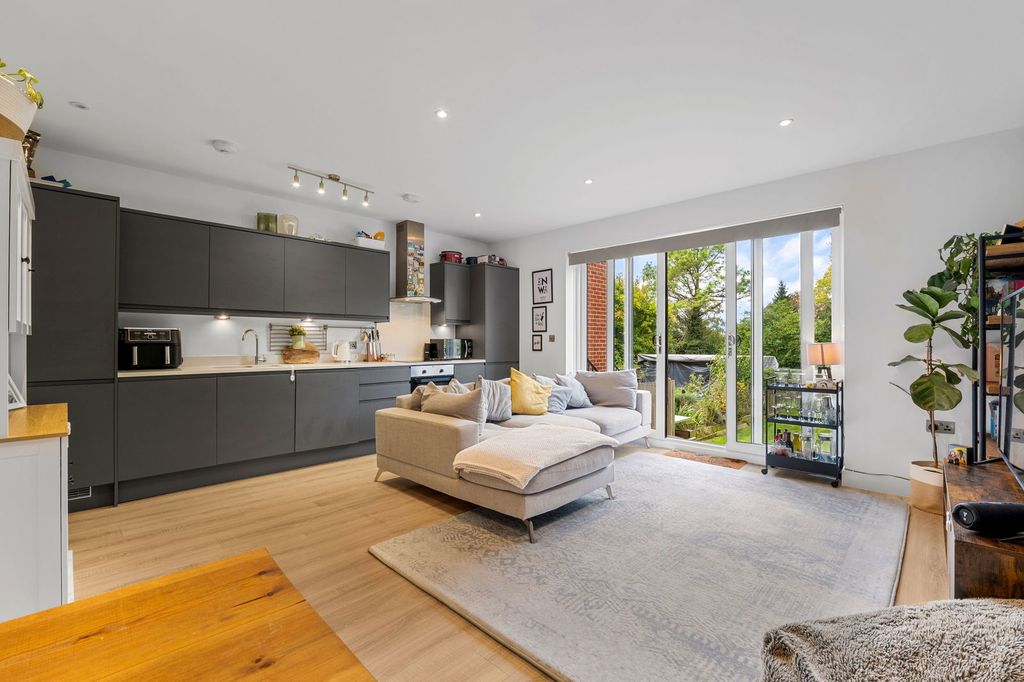 Property photo 2 of 21