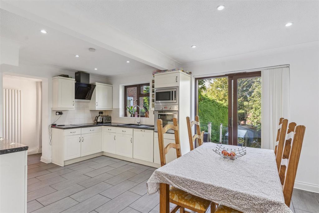Property photo 3 of 23 Breakfast Room/Kitchen