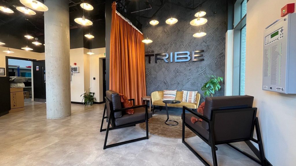 Property photo 3 of 8 Building