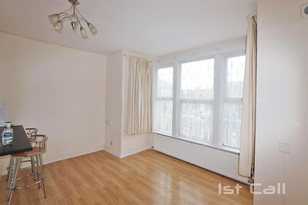 Property photo 2 of 8 Lounge Area