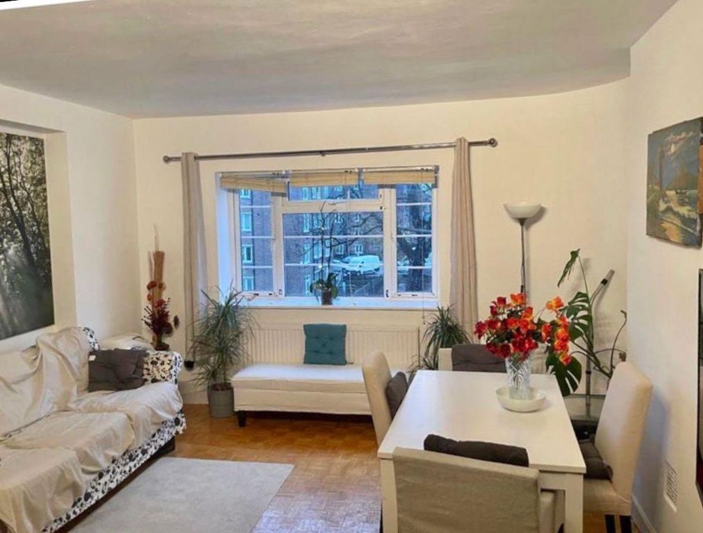 Property photo 2 of 11 Envill Court, N16