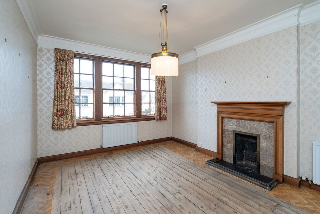 Property photo 3 of 43