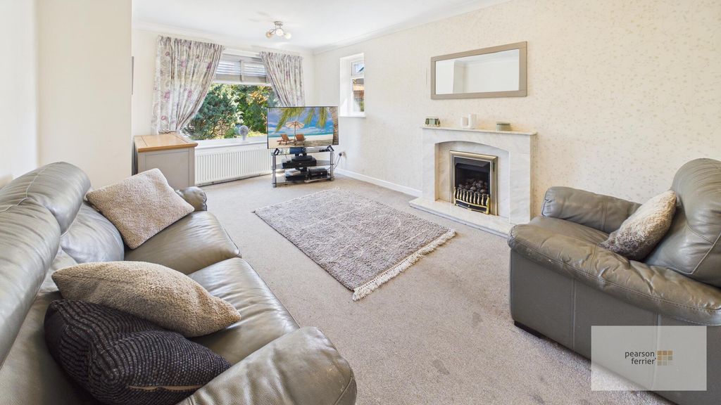 Property photo 3 of 18 Living Room