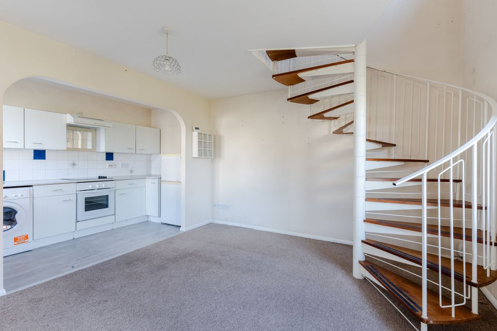 Property photo 2 of 12 A7409287-Hdr-1