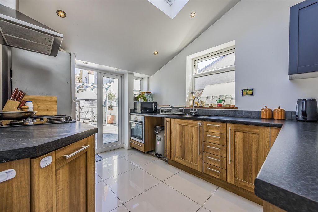 Property photo 2 of 20 53 Pitcroft Road, Portsmouth-Porticomarketing-Sold