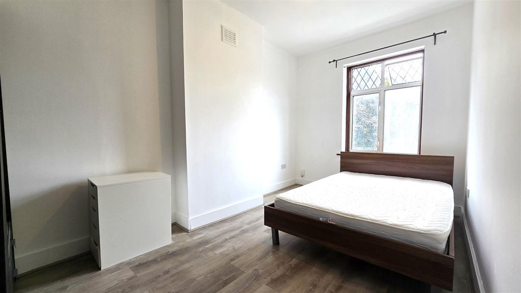 Property photo 3 of 10 8.Jpg