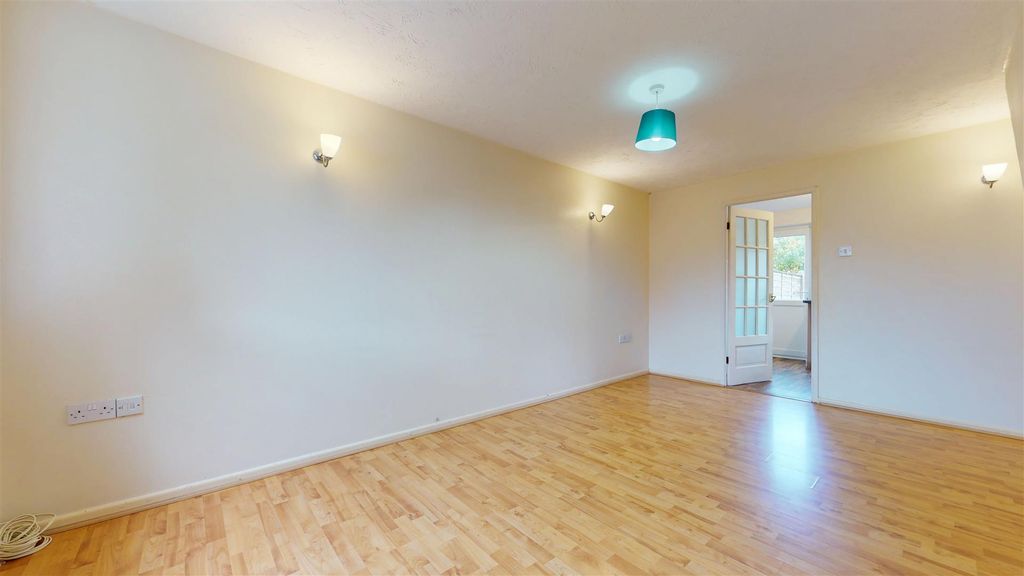 Property photo 3 of 11 10212025_004808.Jpg