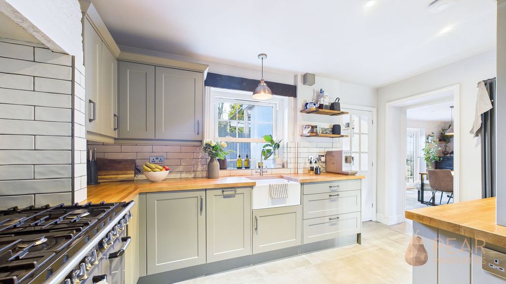 Property photo 3 of 27