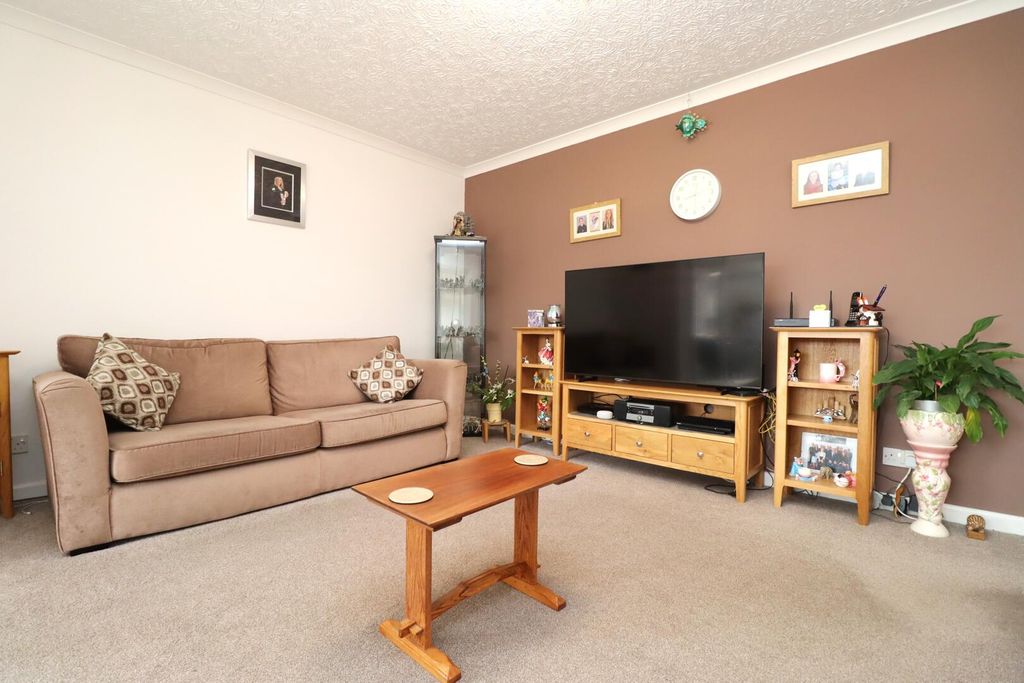 Property photo 2 of 34 Living Room