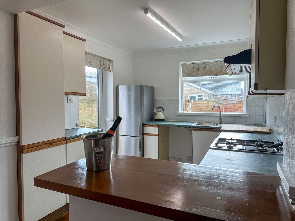 Property photo 2 of 12 Kitchen