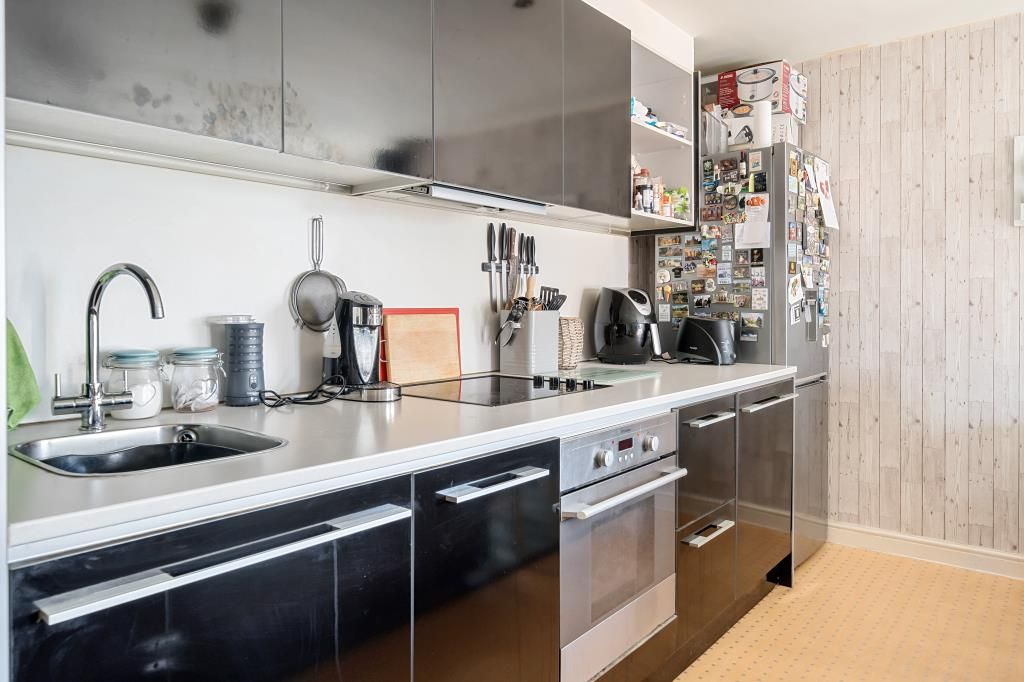 Property photo 3 of 9 Kitchen