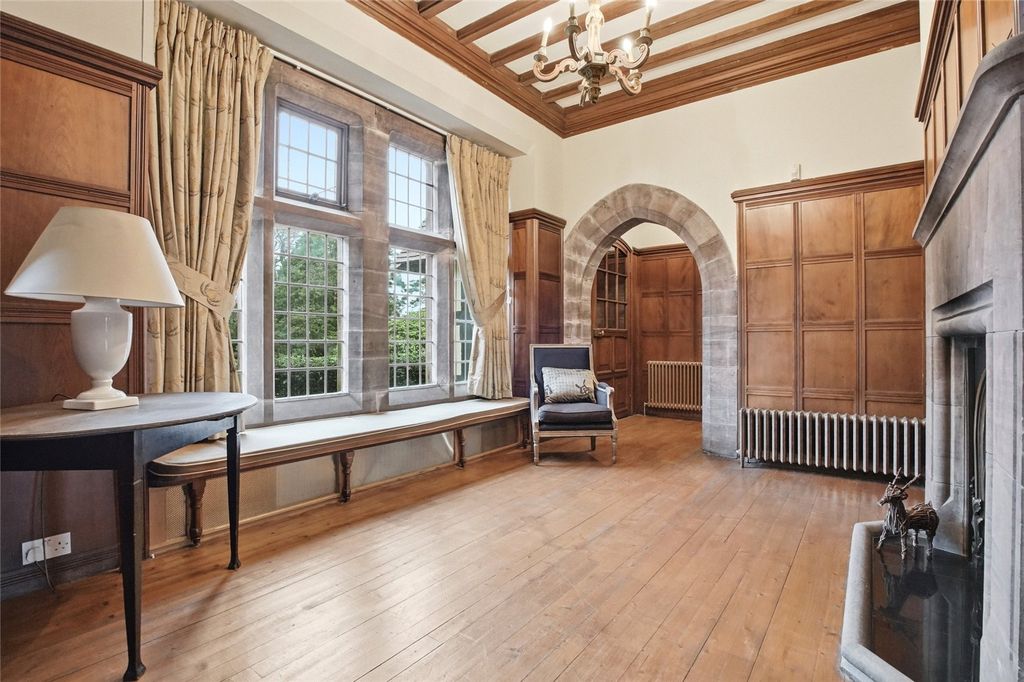 Property photo 3 of 22 Entrance Hallway