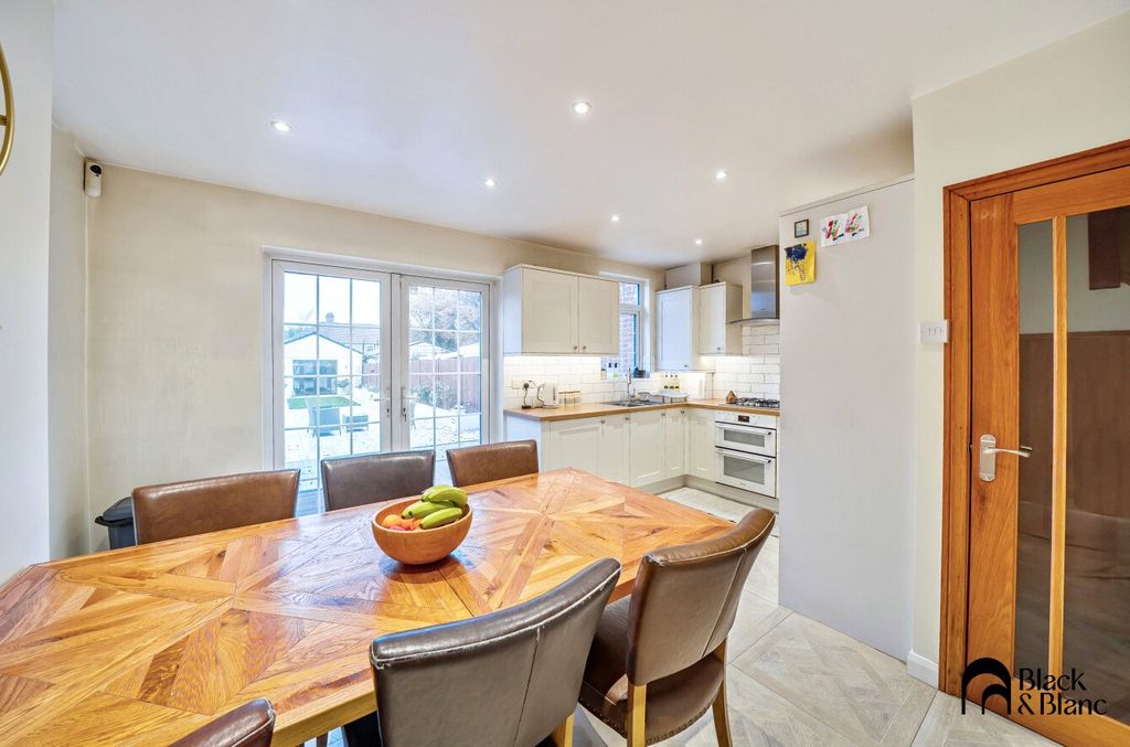 Property photo 3 of 19 Dining Room