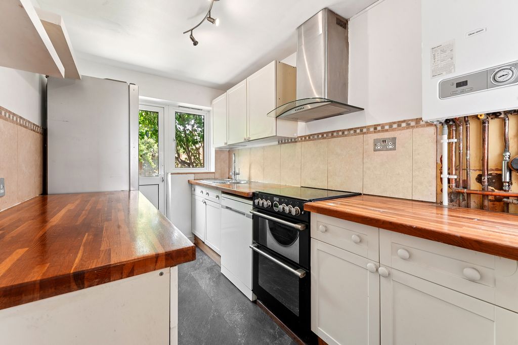 Property photo 3 of 10 6