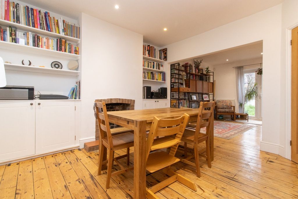 Property photo 3 of 12 Picture 3