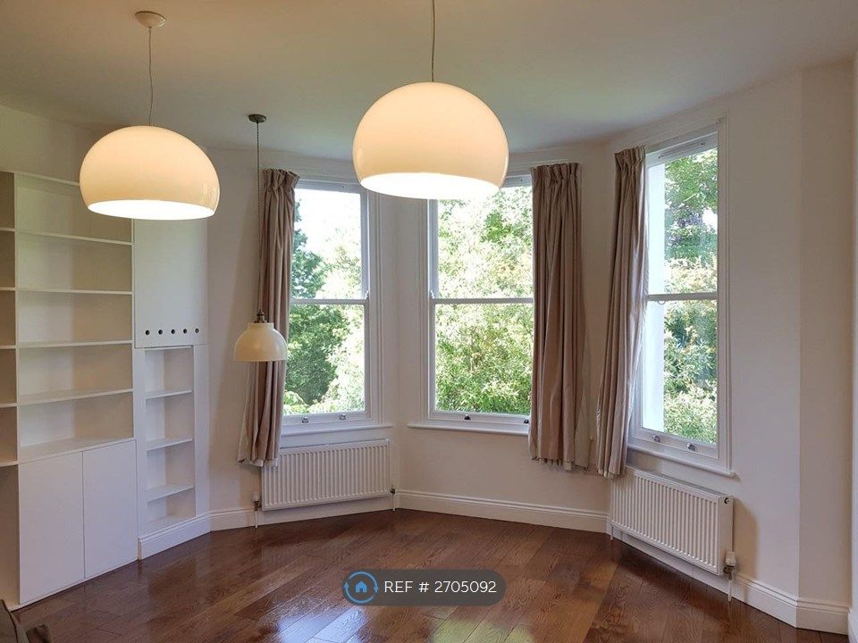 Property photo 1 of 17 Living Room