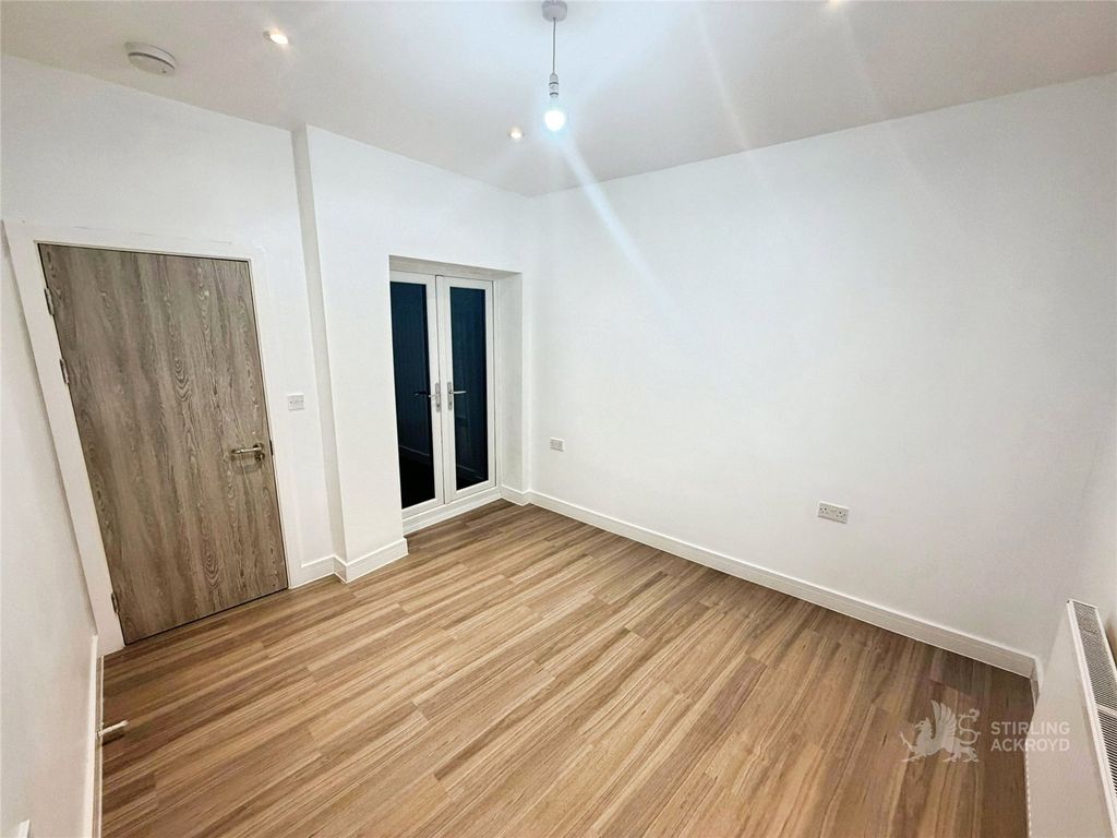 Property photo 3 of 7 Bedroom