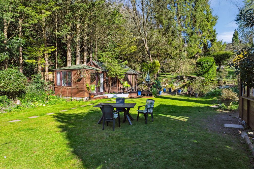Property photo 2 of 28