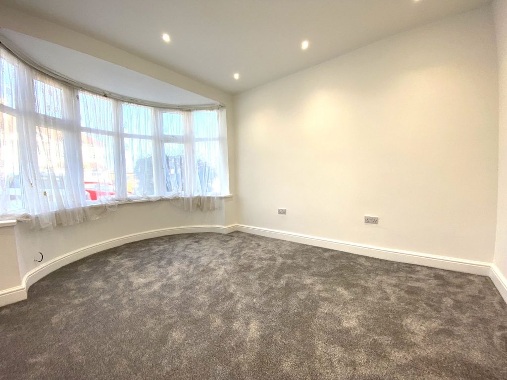 Property photo 2 of 17 4503192