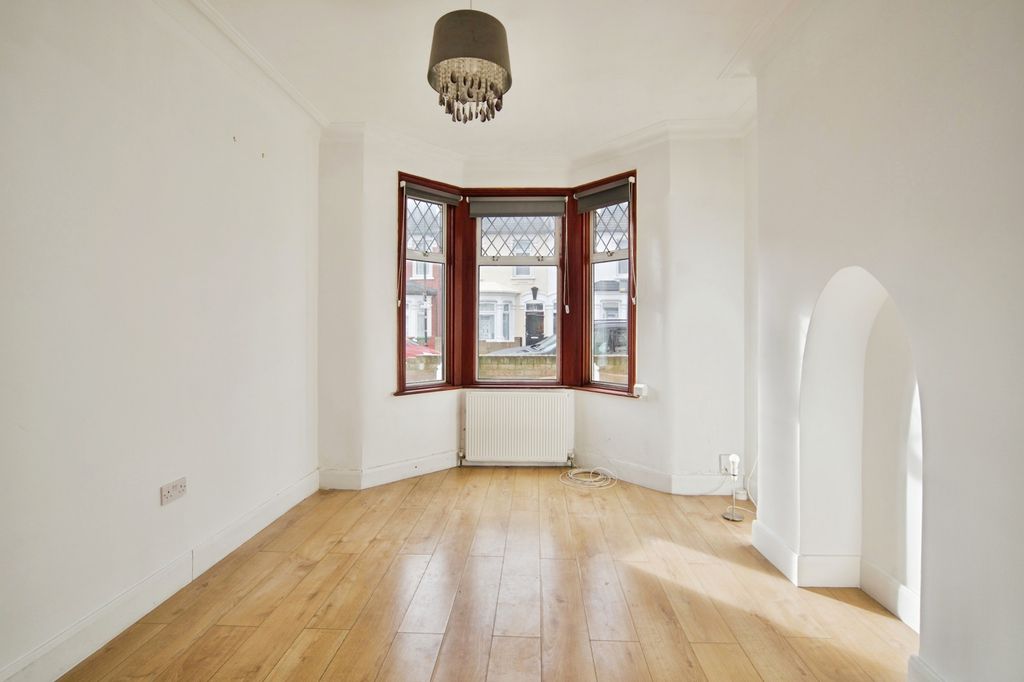 Property photo 2 of 12 Pbox-Img.Jpg