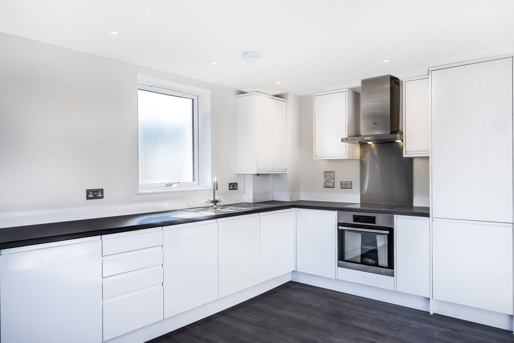 Property photo 3 of 7 Kitchen