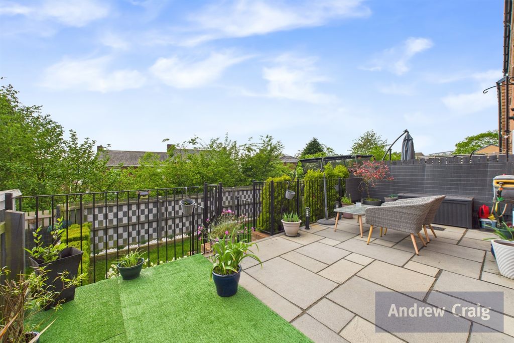 Property photo 3 of 18 Garden