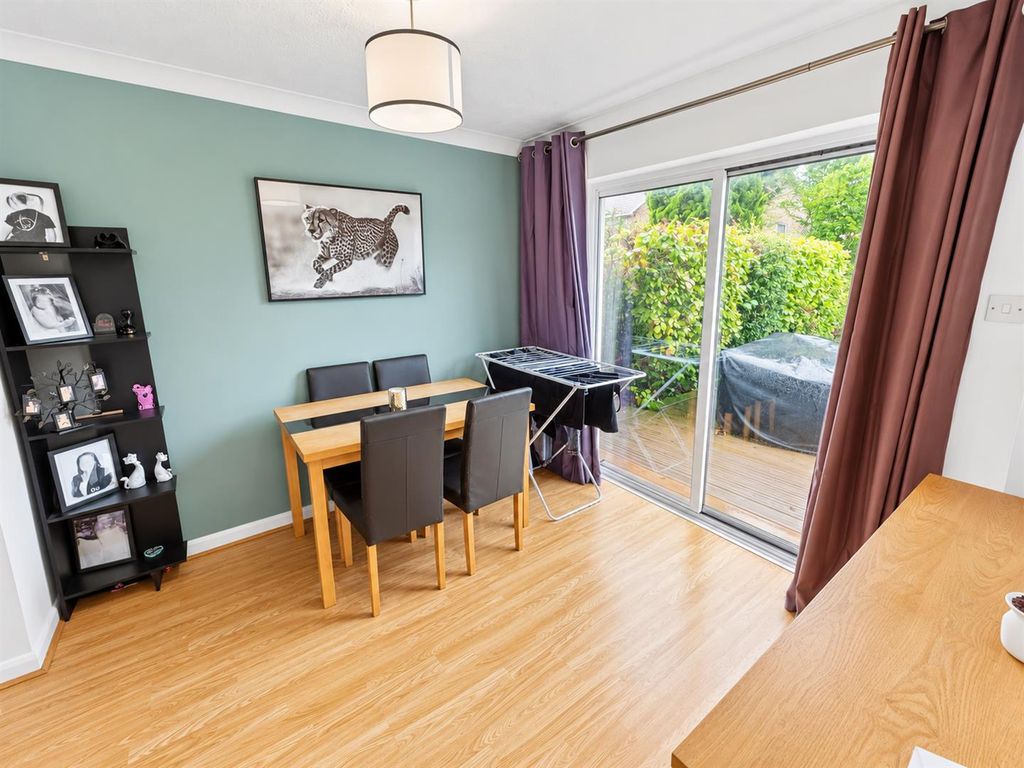 Property photo 3 of 11 2 Sinclair Close (8).Png