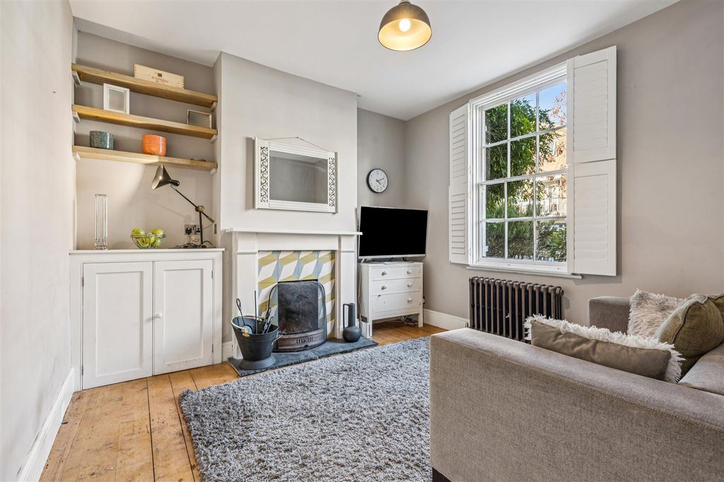 Property photo 2 of 15 For Sale - Spring Grove, W4
