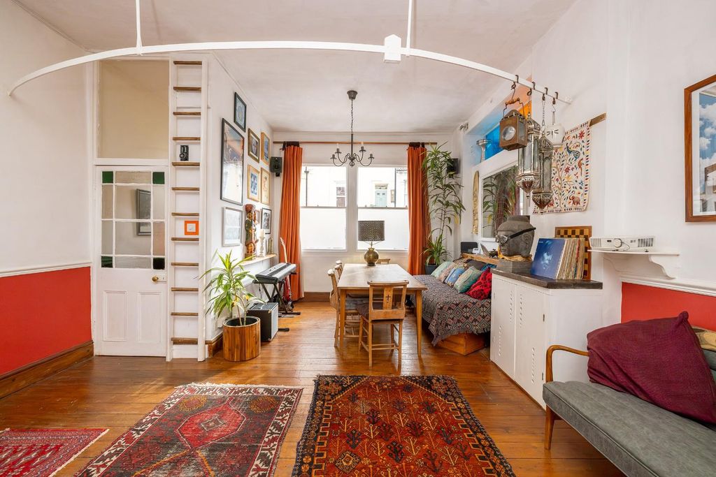 Property photo 3 of 30 Char6347-Cn.Jpg