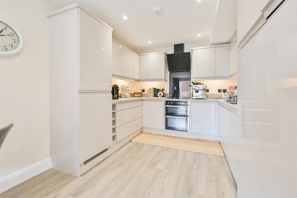 Property photo 2 of 9 Flat 3 25A Vaughan Road-4.Jpg