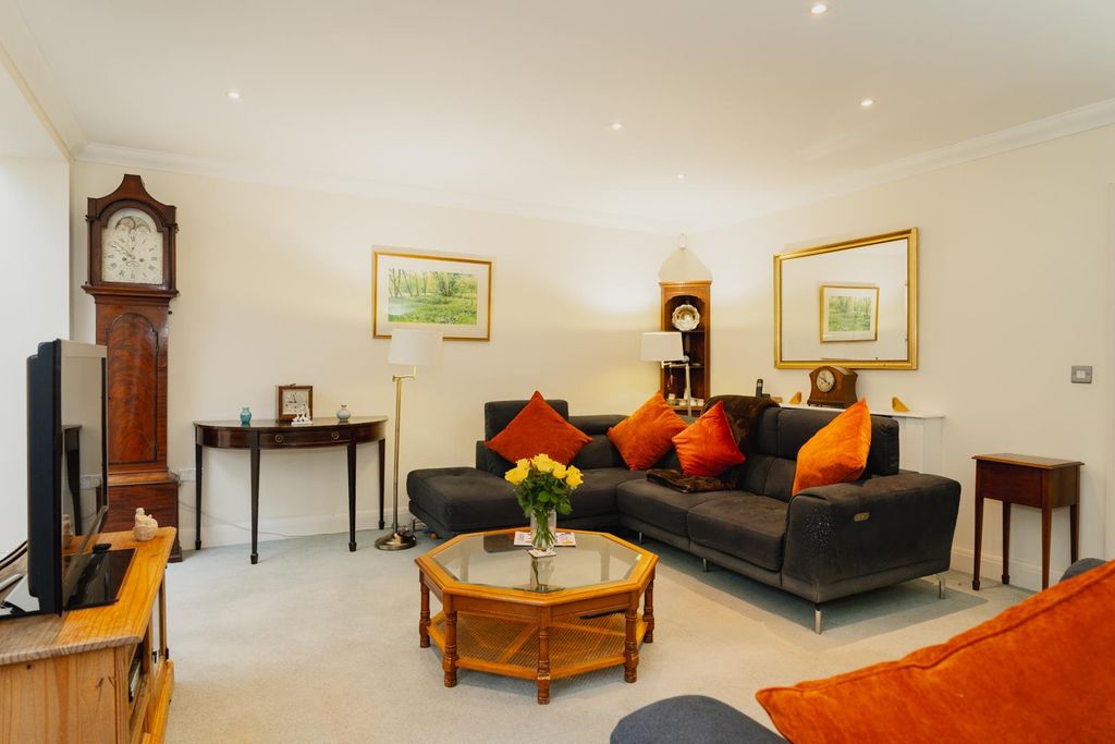 Property photo 3 of 17 Propertyportals 2.Jpg