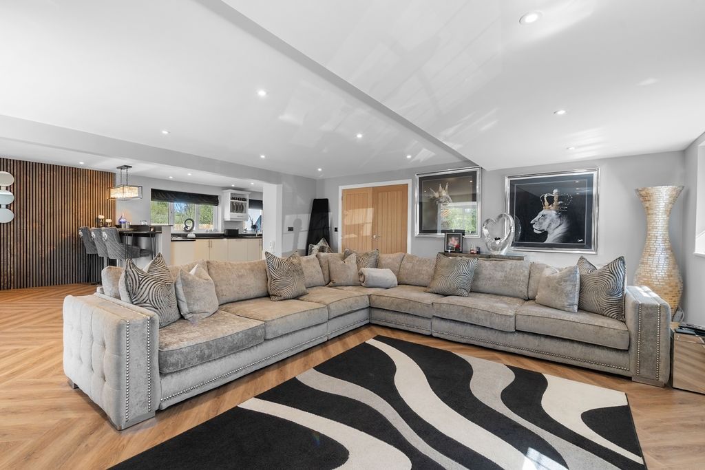 Property photo 2 of 67 2232713