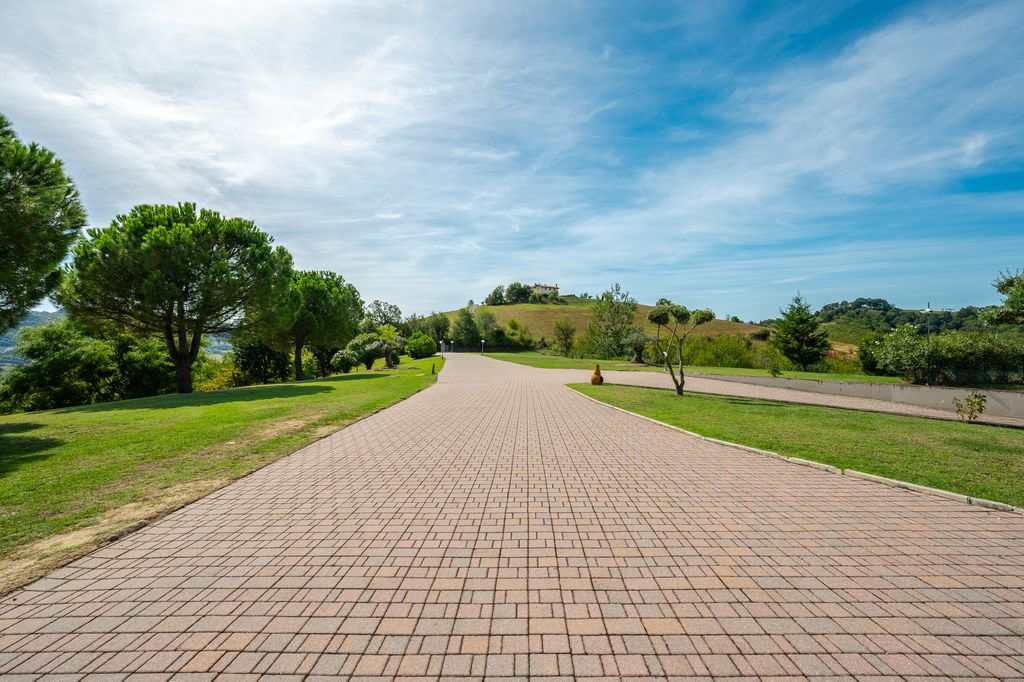 Property photo 3 of 24