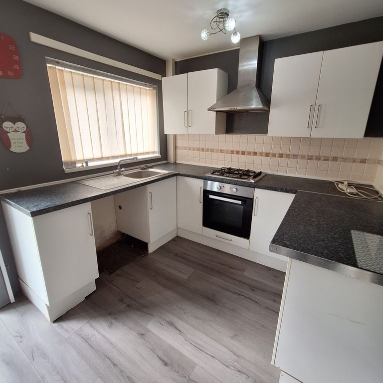 Property photo 3 of 9 Kitchen