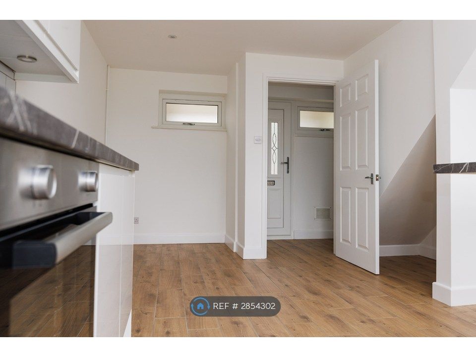 Property photo 3 of 12 Fully Tiled Floor For Easy Maintenance