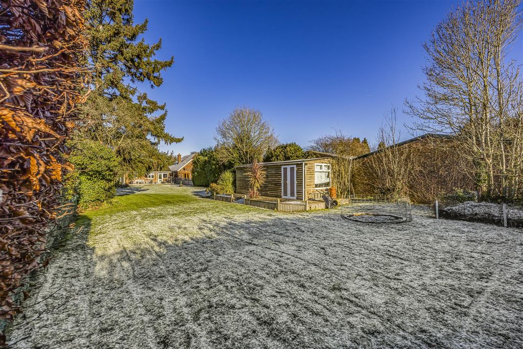 Property photo 3 of 25 29 New Road, Lovedean-Porticomarketing-Soldby-30.J