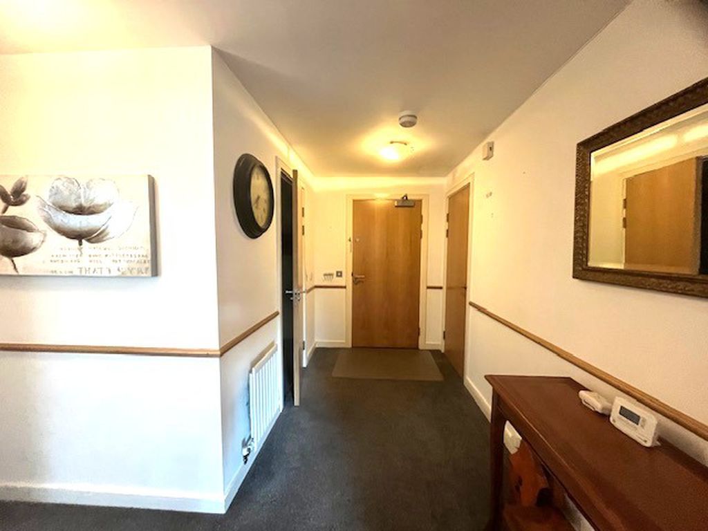 Property photo 3 of 13 Entrance Hall