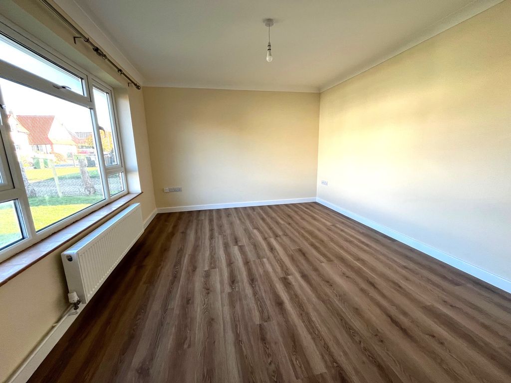 Property photo 2 of 7 Living Room