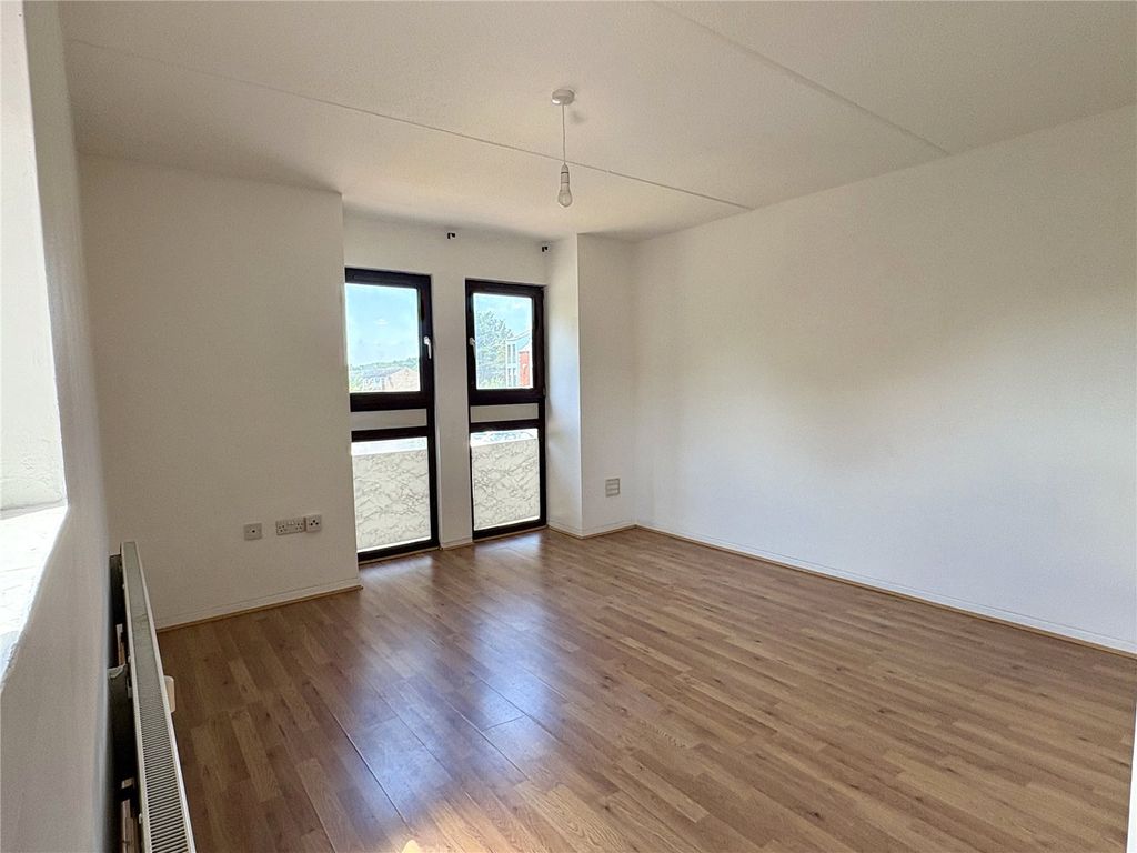 Property photo 3 of 6 Picture No. 04