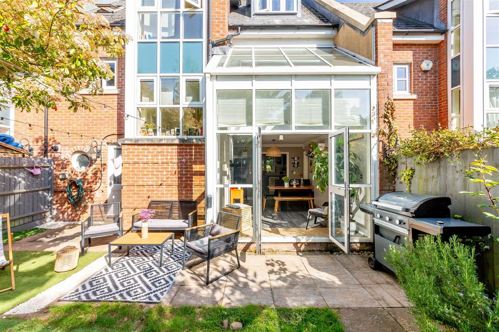 Property photo 3 of 32 Royal Victoria Park 35 (28).Jpg