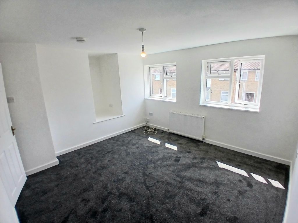 Property photo 2 of 17 Image