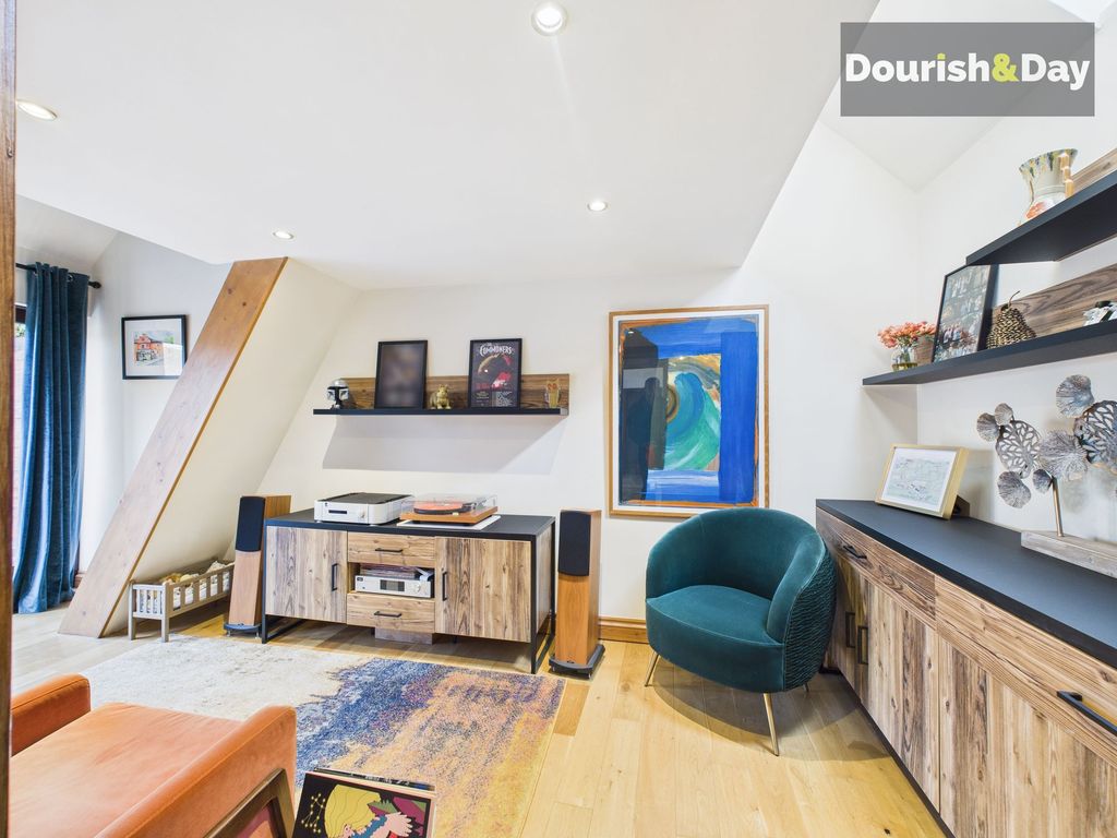 Property photo 3 of 37