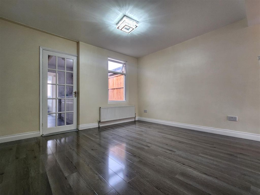 Property photo 2 of 9 L.Jpg