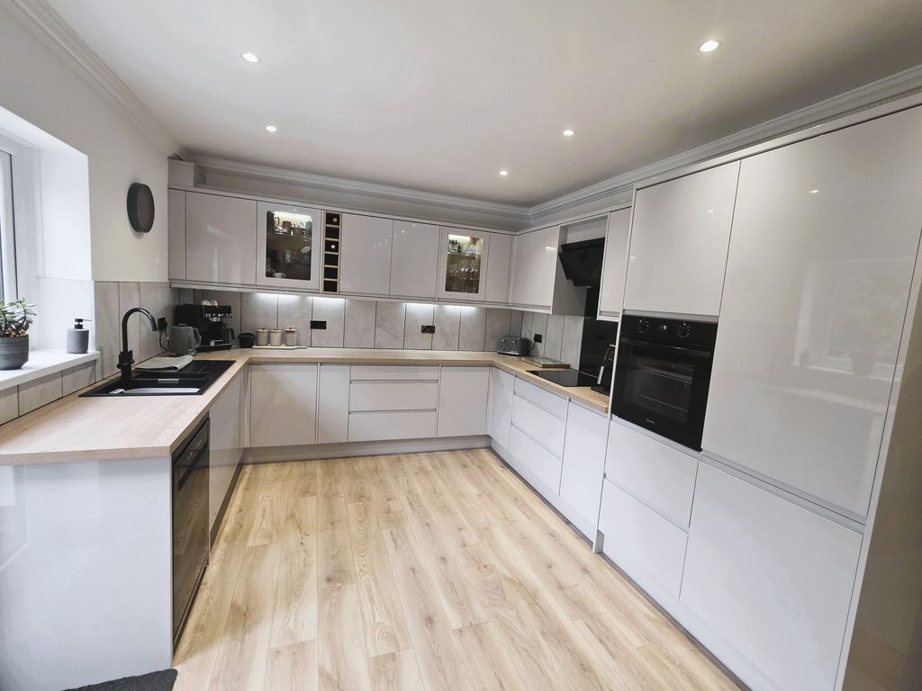 Property photo 2 of 29 Kitchen/Diner