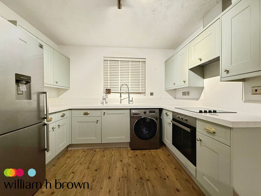 Property photo 2 of 9 Kitchen