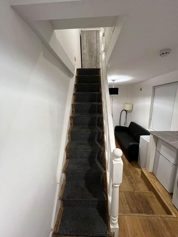 Property photo 3 of 9 Hallway