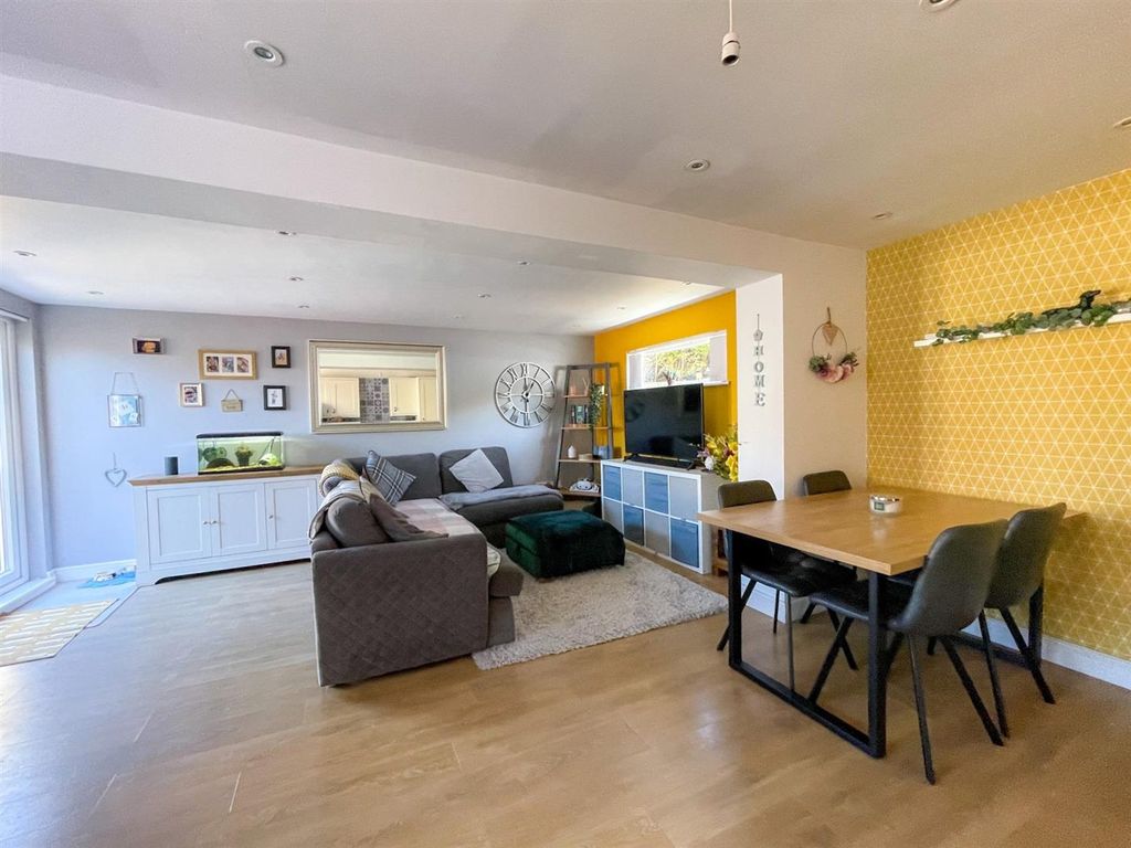Property photo 2 of 16 Open Plan Living Area